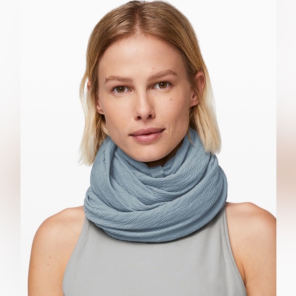 Lululemon Crinkle Vinyasa Scarf - Picture 3 of 9